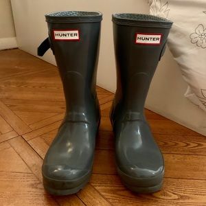 Grey short Hunter rain boots wellies